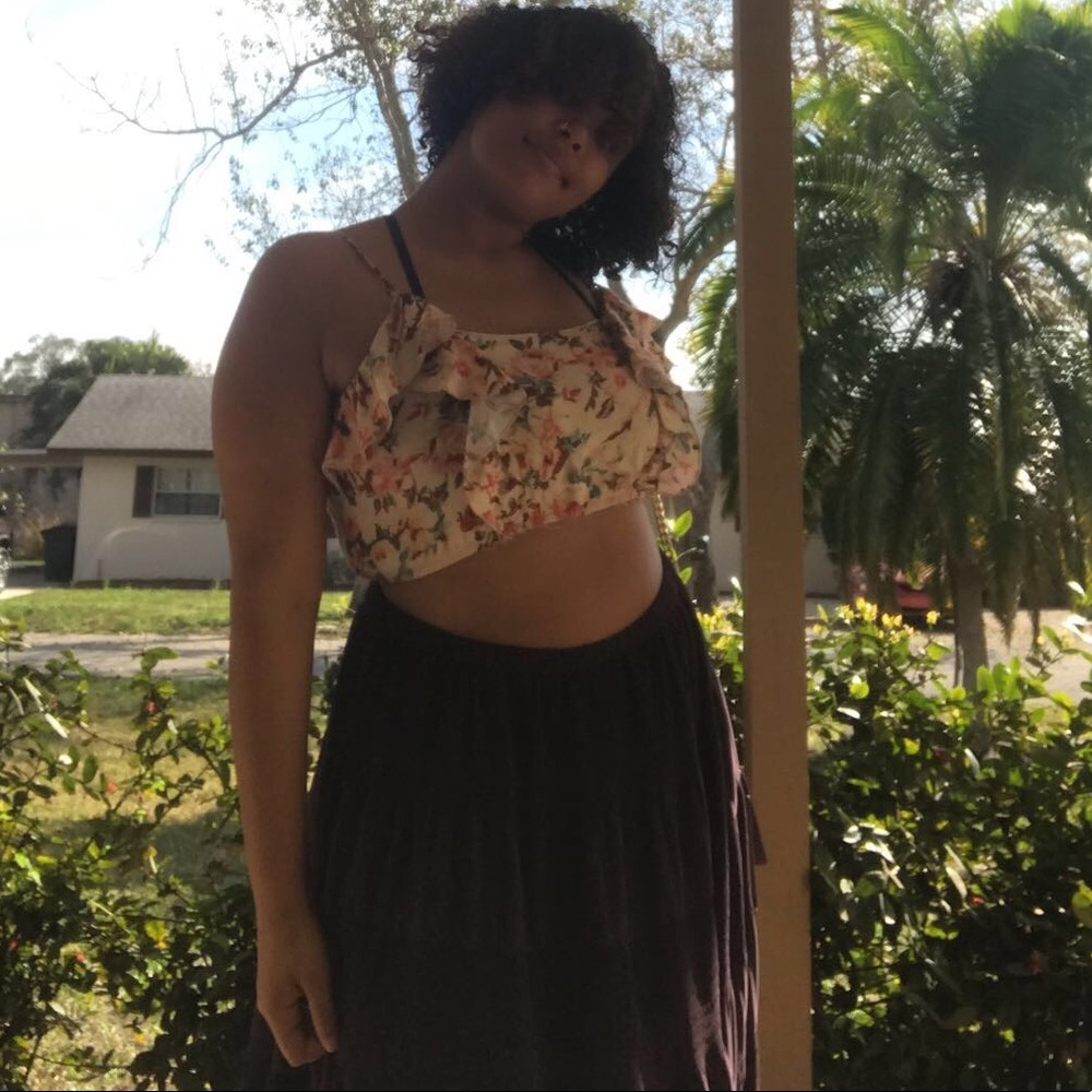 Cute tan floral top!